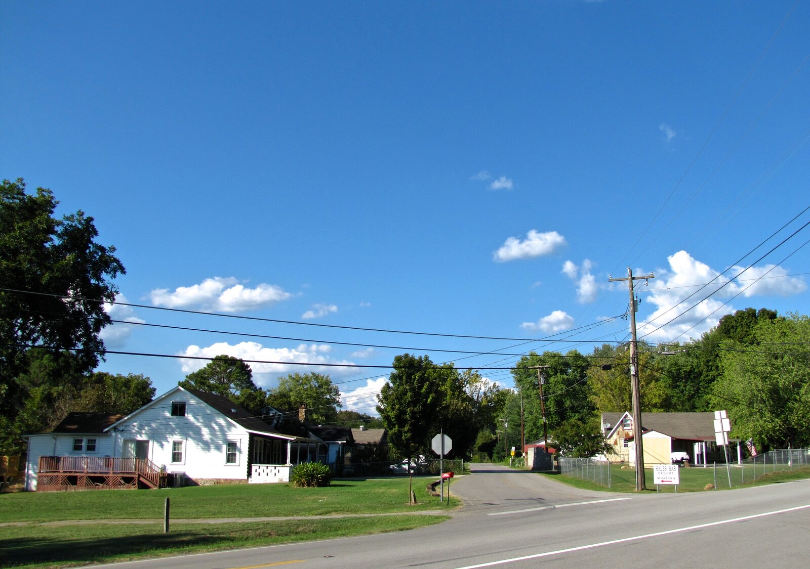 Houses along Hales Bar Road at Haletown, 2016