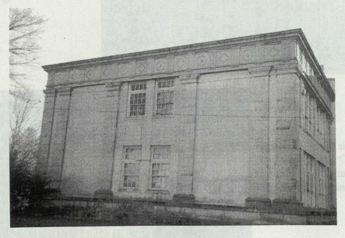 Side facade of the left wing