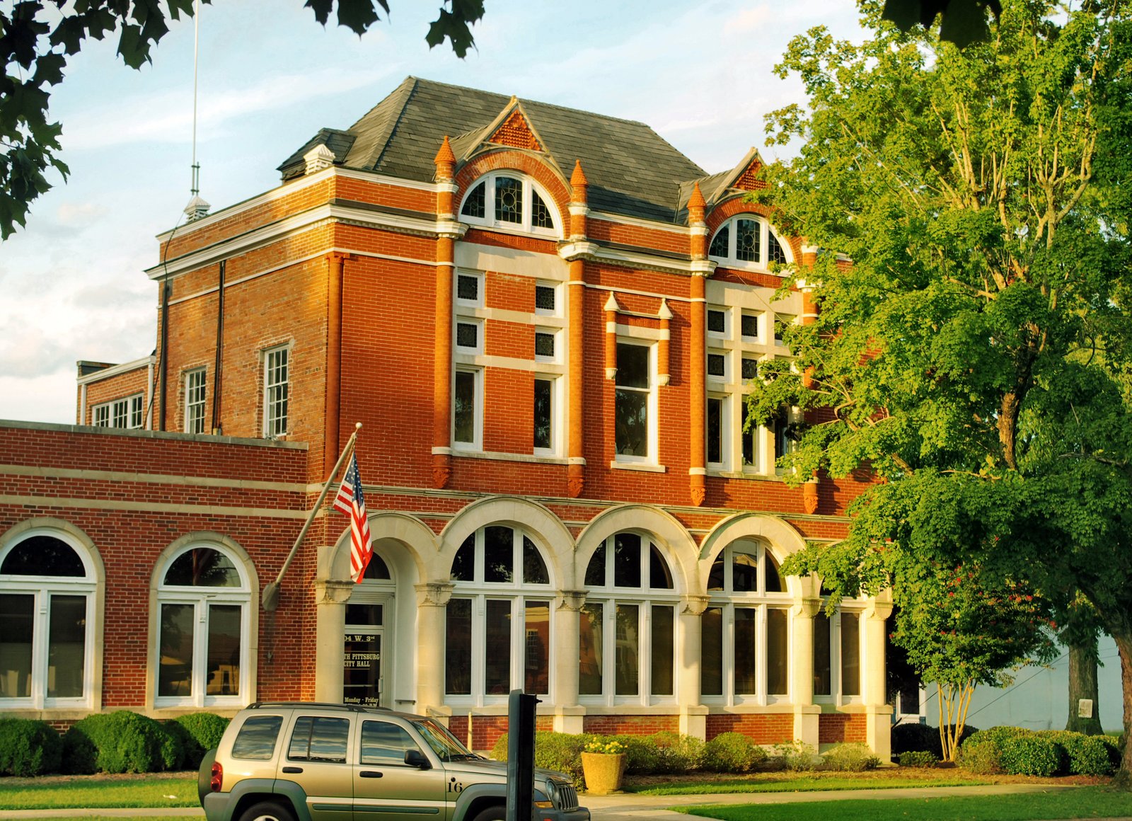 South Pittsburg City Hall, built in 1887 as the First National Bank